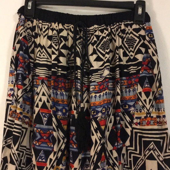 🦋Multi-colored Maxi skirt (M) Elastic waistband🐛 - Picture 2 of 7